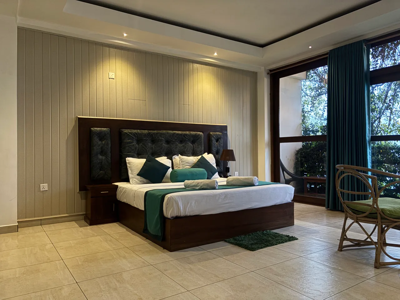 King Super Room with Mountain View