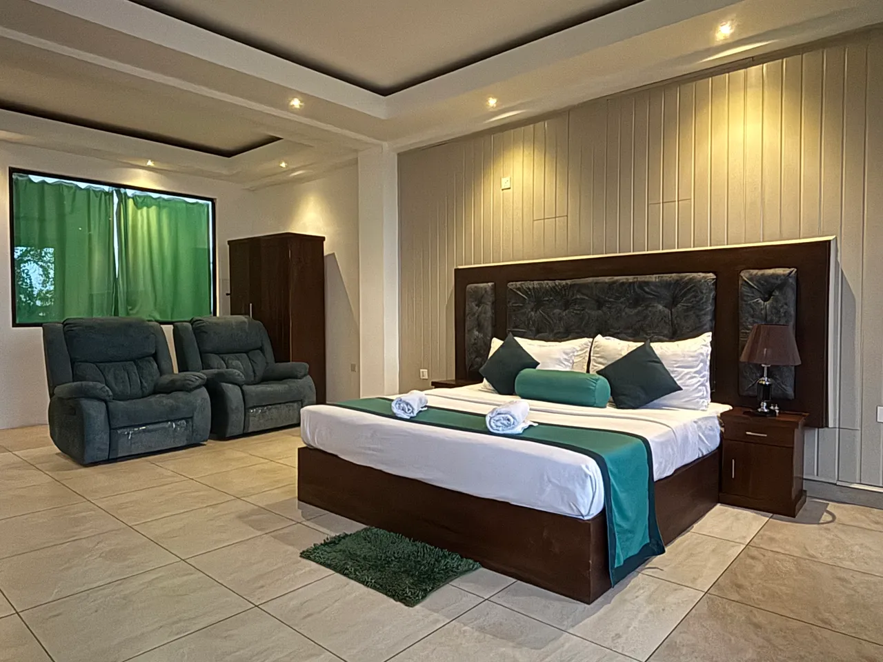 King Super Room with Mountain View