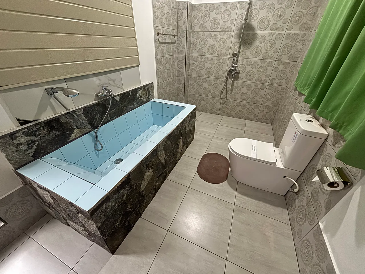 King Super Room with Mountain View Bathroom
