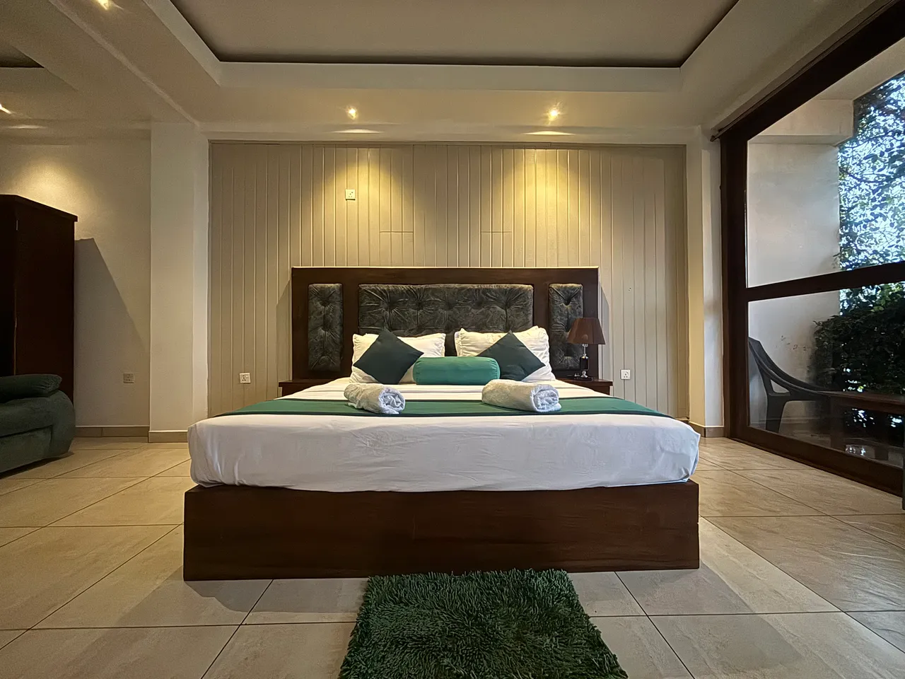 King Super Room with Mountain View
